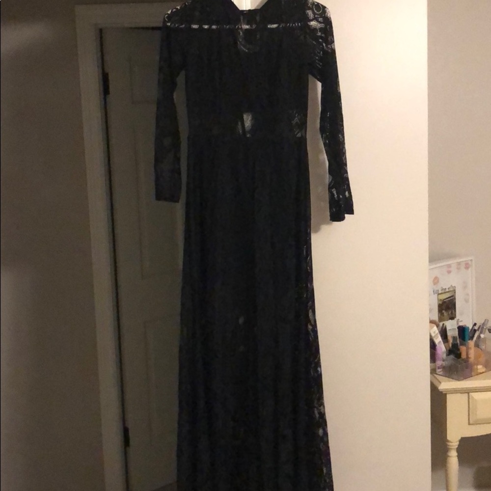 Long-Sleeved Lace  Maxi Dress